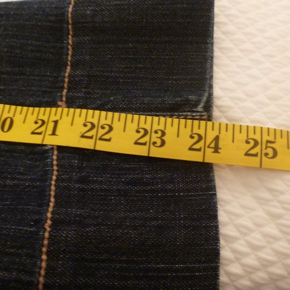 Tommy Hilfiger Denim Capris, Like New, Size 6‎ - Picture 13 of 14